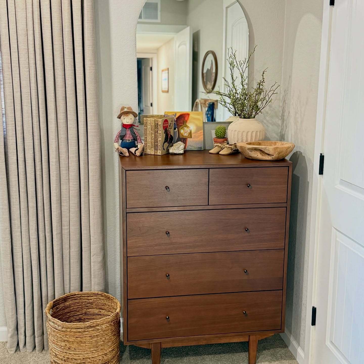brown five drawer dresser 5/7 Drawer Chest, Wooden Storage Dresser Cabinet with Wheels, Rustic Brown / 5 Drawer