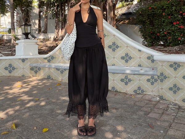 Cropped drop crotch lace pants - Women | Bershka