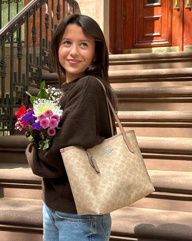 MEDIUM CITY TOTE BAG IN SIGNATURE CANVAS | Bags | Coach | COACH®